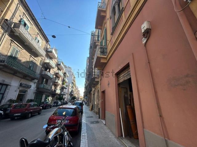 Locale Commerciale in vendita a Municipio 1, Puglia