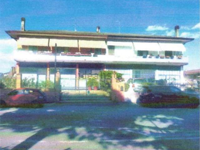 Locale Commerciale in vendita a Zevio, Veneto