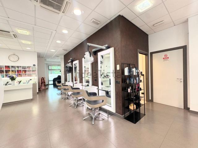 Locale Commerciale in vendita a Filanda, Bologna