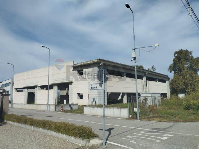 Locale Commerciale in vendita a Nibbiola