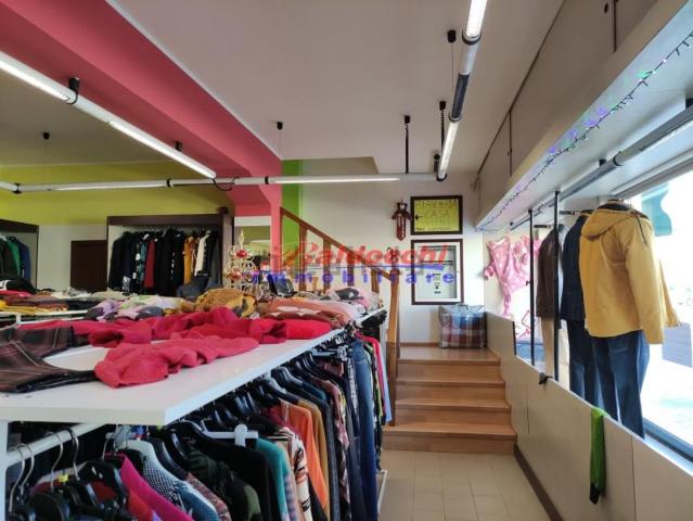 Locale Commerciale in vendita a Pontemurello, Marche