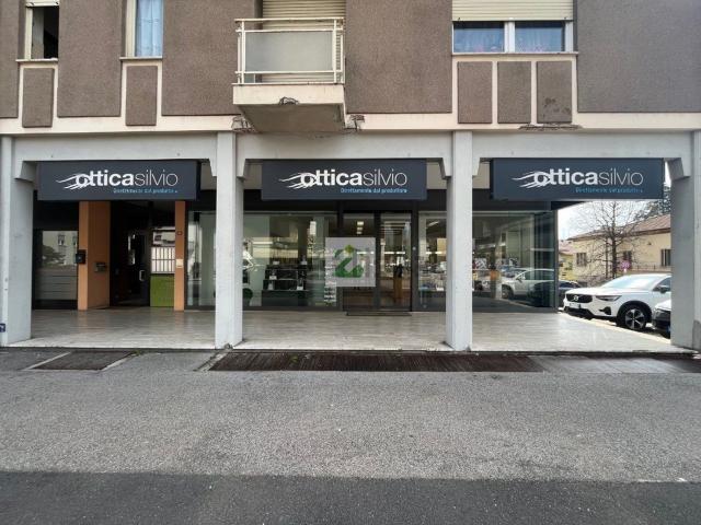 Locale Commerciale in vendita a Schio, Veneto