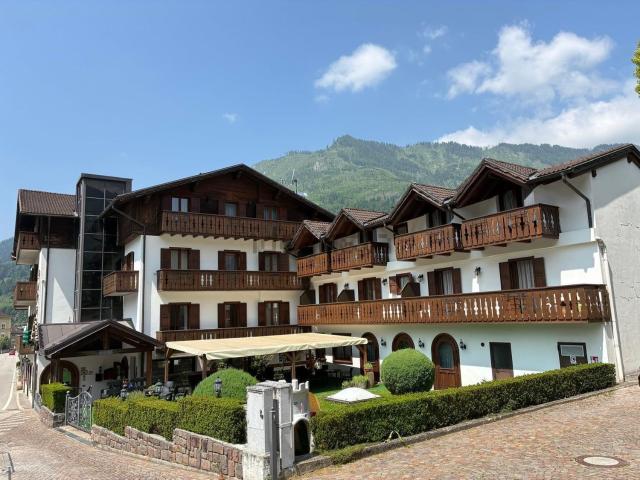 Locale Commerciale in vendita a Comunità di Primiero, Tonadico