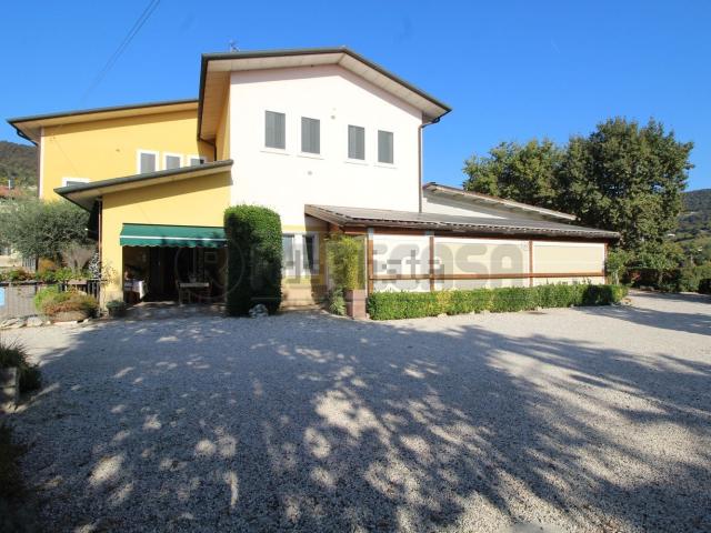 Locale Commerciale in vendita a Brendola, Veneto