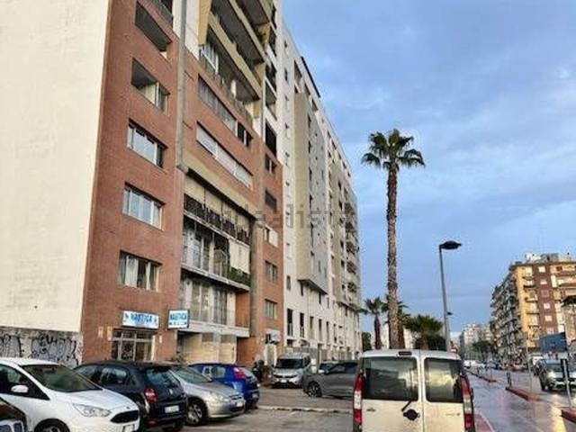 Locale Commerciale in vendita a Municipio 1, Puglia