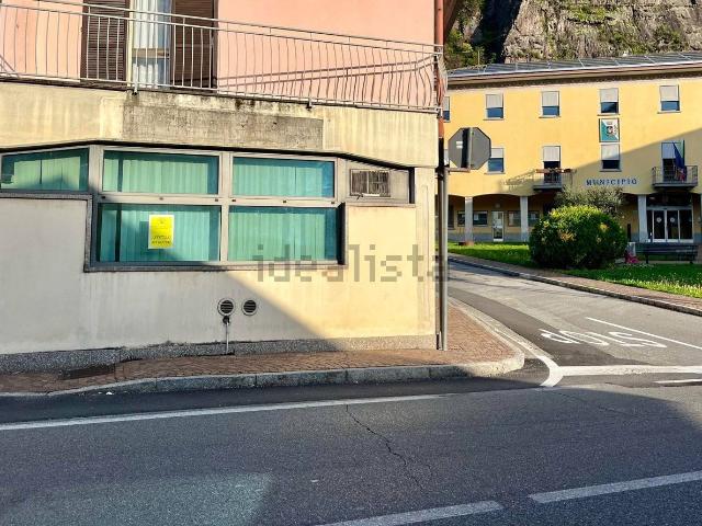 Locale Commerciale in vendita a Rogno, Lombardia