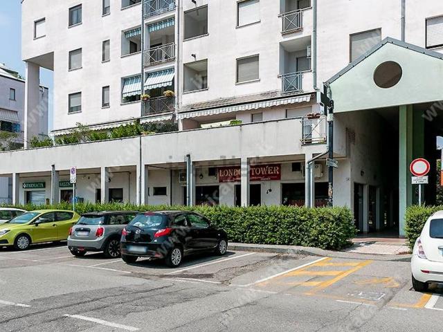 Locale Commerciale in vendita a Cassano D'adda, Lombardia