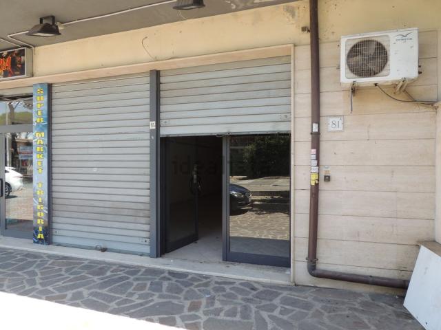 Locale Commerciale in vendita a Municipio Roma IX, Roma Capitale
