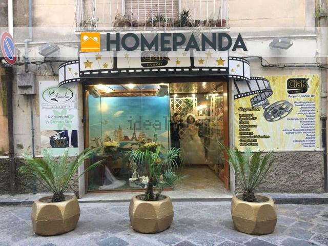 Locale Commerciale in vendita a Castellina, Piazza