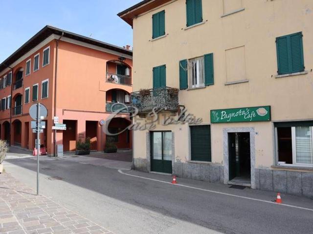 Locale Commerciale in vendita a Asnago di Cermenate, Cermenate