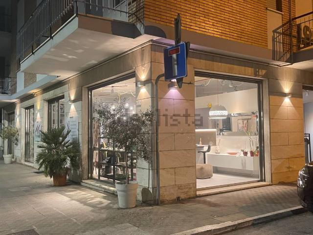Locale Commerciale in vendita a Sant'Antonio, Marche
