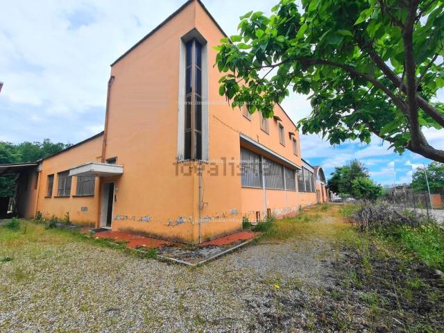 Locale Commerciale in vendita a Unione dei Comuni Circondario dell'Empolese Valdelsa, Gambassi Terme