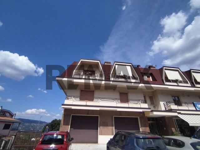 Locale Commerciale in vendita a Morcone, Campania