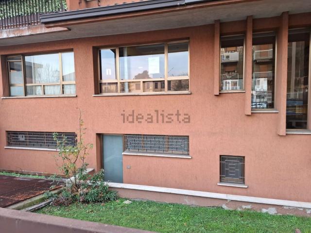 Locale Commerciale in vendita a San Vittore Olona, Lombardia