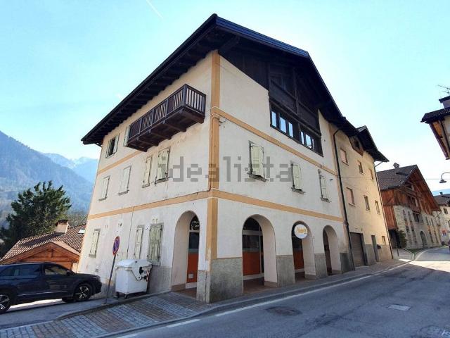 Locale Commerciale in vendita a Comunità delle Giudicarie, Montagne