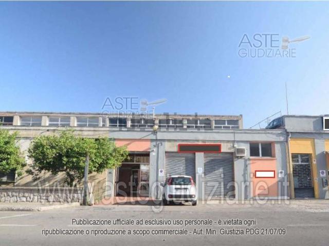 Locale Commerciale in vendita a Sant'Avendrace-Santa Gilla, Cagliari