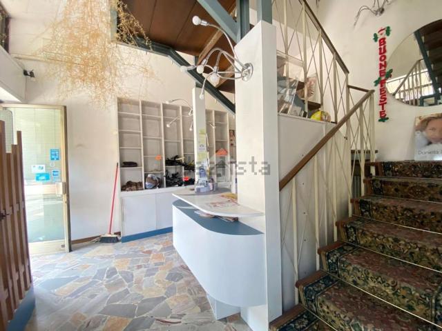 Locale Commerciale in vendita a Torre Boldone, Lombardia