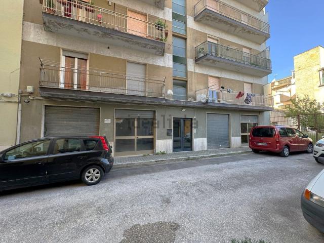 Locale Commerciale in vendita a Campobasso, Molise