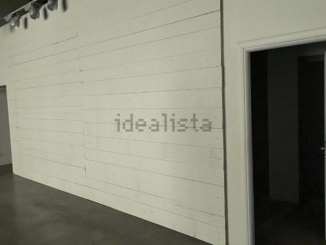 Locale Commerciale in vendita a Pordenone, Friuli-Venezia Giulia