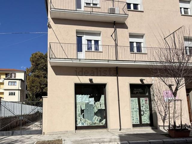 Locale Commerciale in vendita a Avezzano, Abruzzo