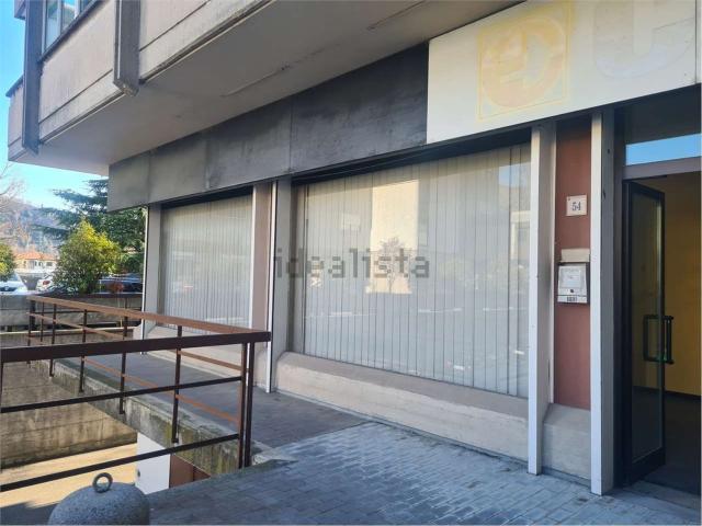 Locale Commerciale in vendita a Serravalle, Vittorio Veneto