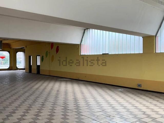 Locale Commerciale in vendita a Sala, Calolziocorte