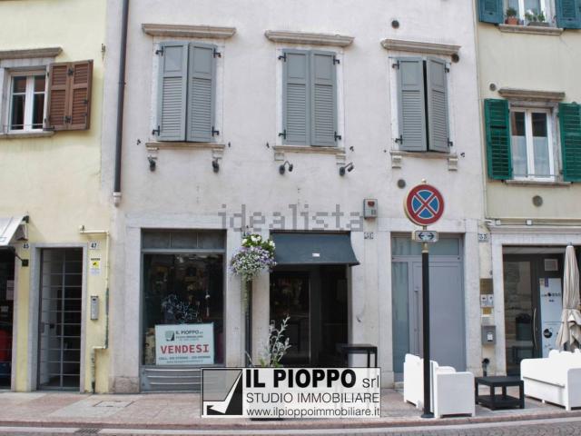 Locale Commerciale in vendita a Territorio Val d'Adige, Trento