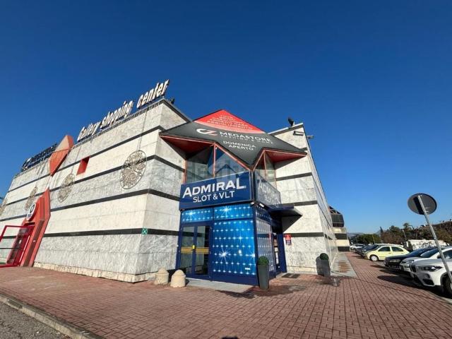 Locale Commerciale in vendita a Bussolengo, Veneto