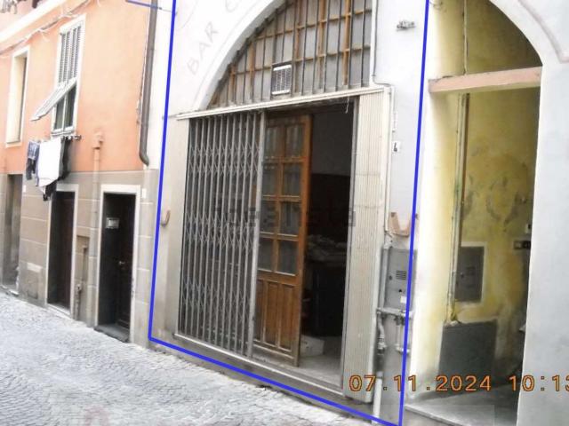 Locale Commerciale in vendita a Camporosso, Liguria