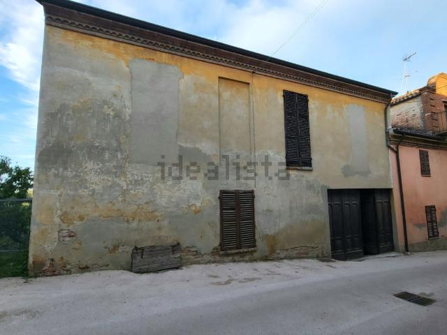 Locale Commerciale in vendita a Montà, Portacomaro