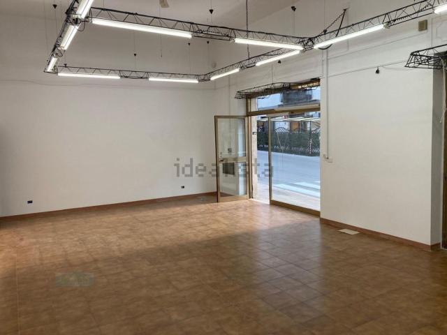 Locale Commerciale in vendita a Puglia, Brindisi