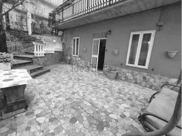 Locale Commerciale in vendita a Calabria, Crotone
