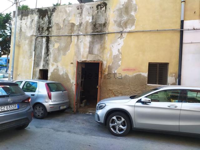Locale Commerciale in vendita a III Circoscrizione, Messina