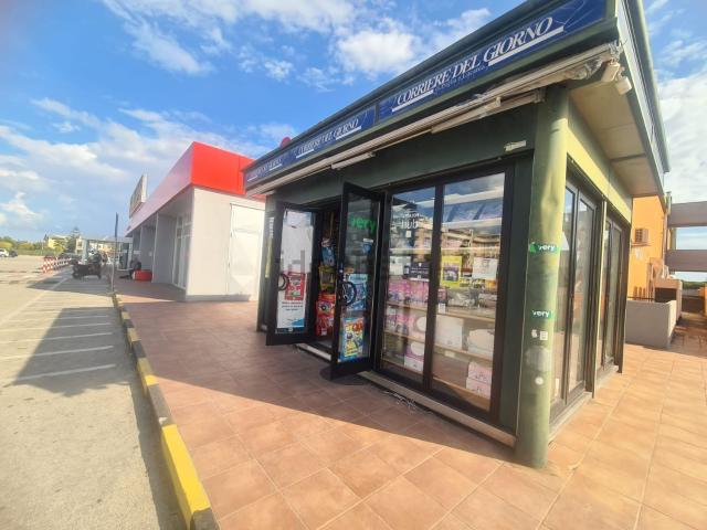Locale Commerciale in vendita a Puglia, Taranto