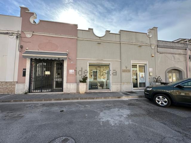 Locale Commerciale in vendita a Puglia, Taranto