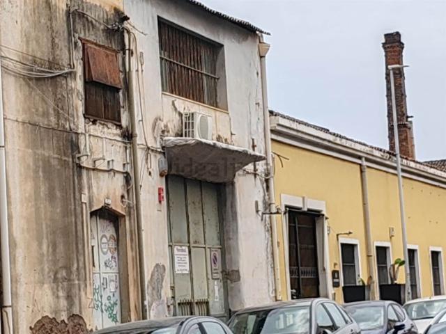 Locale Commerciale in vendita a Picanello-Ognina-Barriera-Canalicchio, Catania