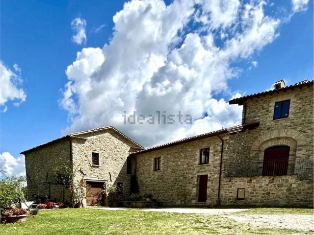 Locale Commerciale in vendita a Montecchio, Nocera Umbra