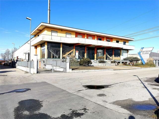 Locale Commerciale in vendita a Piemonte, Cuneo