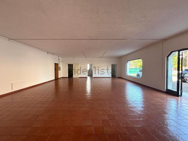 Locale Commerciale in vendita a Belfiore, San Giorgio Di Mantova