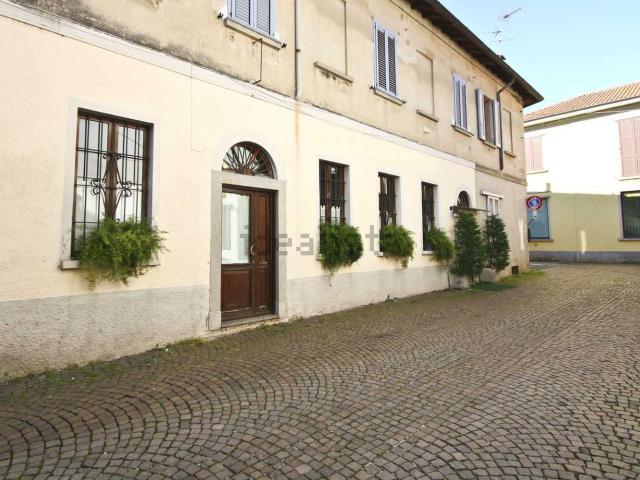 Locale Commerciale in vendita a Camparada, Lombardia