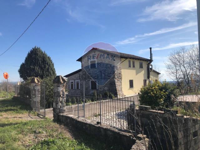 Locale Commerciale in vendita a Pietrelcina, Campania