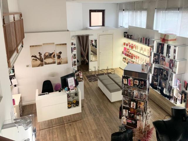Locale Commerciale in vendita a Ovest, Brenzone