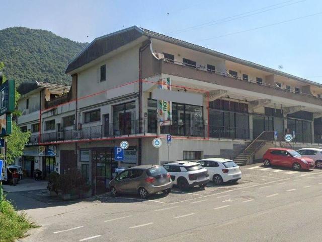 Locale Commerciale in vendita a Santa Maria, Piemonte