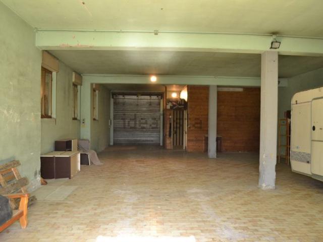 Locale Commerciale in vendita a San Silvestro, Marche