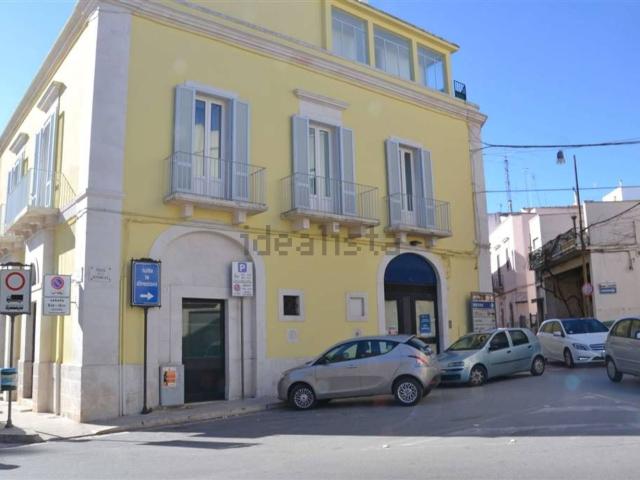 Locale Commerciale in vendita a Puglia, Bari