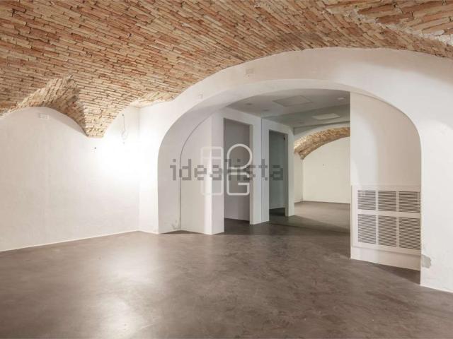Locale Commerciale in vendita a Desenzano Del Garda, Lombardia