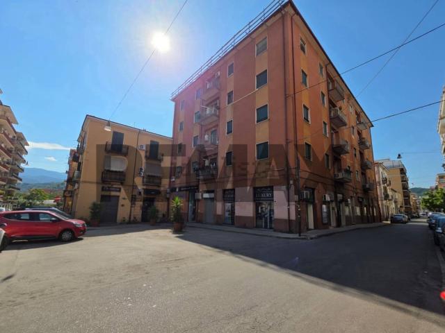 Locale Commerciale in vendita a Calabria, Cosenza
