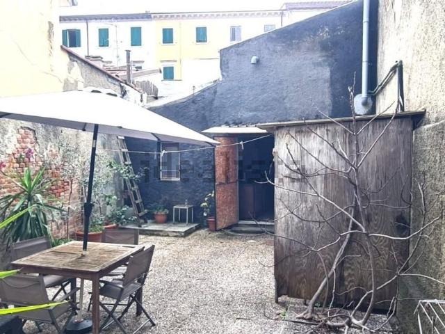 Locale Commerciale in vendita a Torretta, Livorno