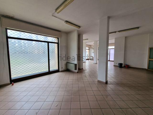Locale Commerciale in vendita a Frassino, San Giorgio Di Mantova