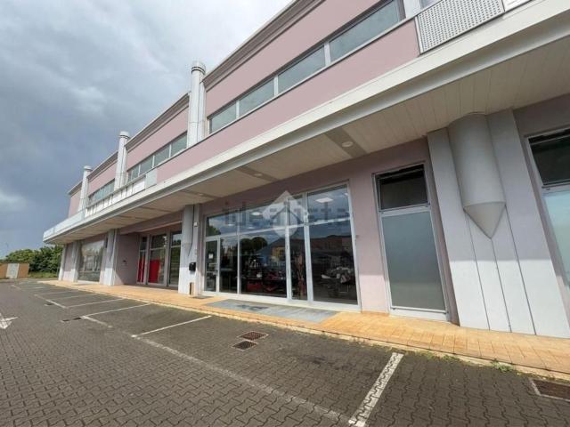 Locale Commerciale in vendita a Savignano sul Rubicone, Forlì-Cesena